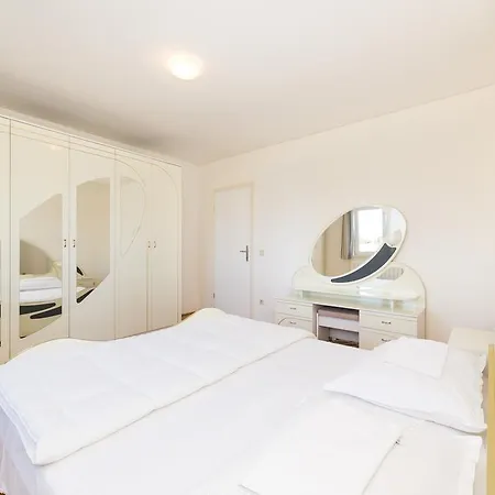 Alessandra Villa Trogir