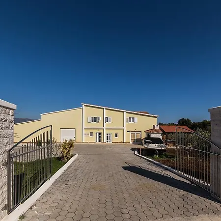Alessandra Villa Trogir